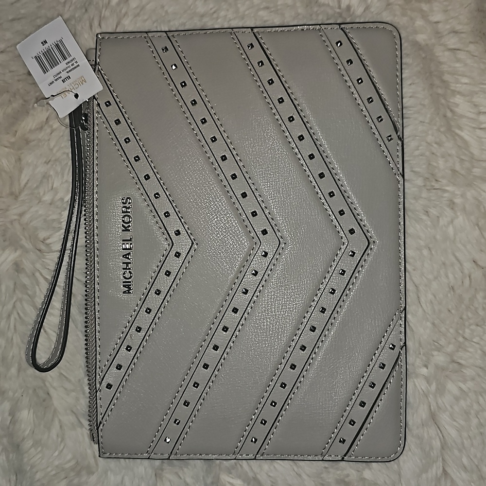 Nwt Micheal Kors clutch wrislet